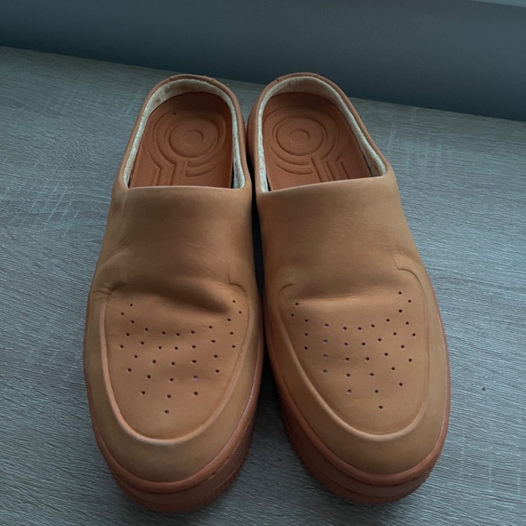 Women’s Nike Slides - Picture 3 of 3